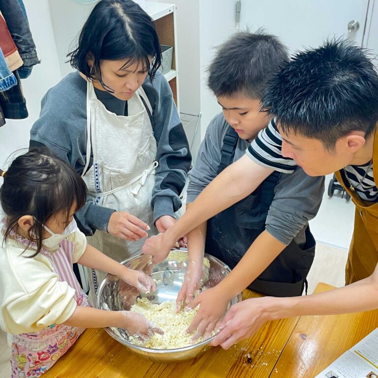 「前は生地を踏めませんでした」 手打ちうどん作り体験教室 2025年3月 1.jpg – イリコスキー製麺所