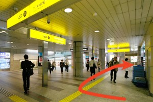 心斎橋駅北改札から2番出口へ 2番を出たら右へ