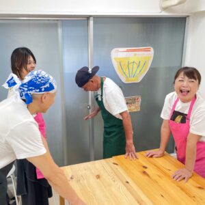 The Next One 企画のみなさんがお越しになりました 手打ちうどん作り体験教室 2025年7月 3-scaled.jpg – イリコスキー製麺所
