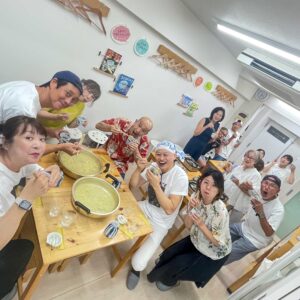 The Next One 企画のみなさんがお越しになりました 手打ちうどん作り体験教室 2025年7月 8.jpg – イリコスキー製麺所