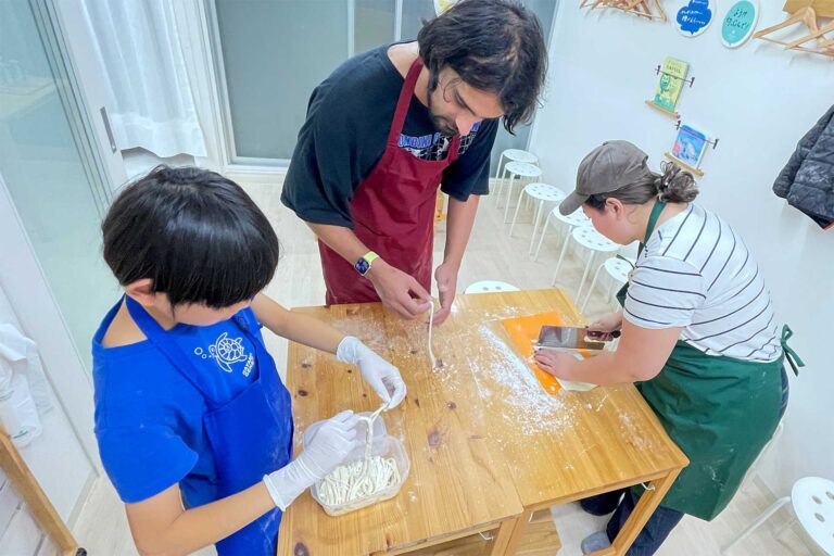 男子のうどんは強い！女子のはやさしい！ 手打ちうどん作り体験教室 2025年2月 0.jpg – イリコスキー製麺所