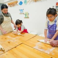 リピートご来店！今日はお母さんも一緒にうどん作り 手打ちうどん作り体験教室 2025年11月 0-3-scaled.jpg – イリコスキー製麺所