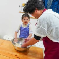 リピートご来店！今日はお母さんも一緒にうどん作り 手打ちうどん作り体験教室 2025年11月 2-2.jpg – イリコスキー製麺所
