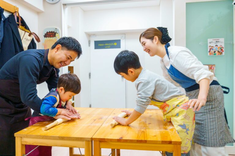 2歳さんも挑戦！家族で楽しむうどん作り体験 手打ちうどん作り体験教室 2025年11月 A6407476-1.jpg – イリコスキー製麺所