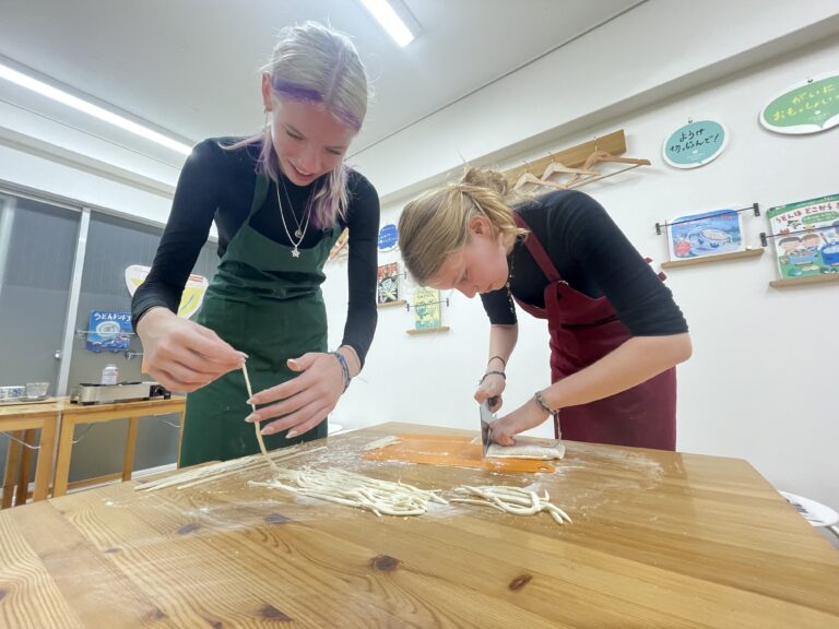 2歳さんも挑戦！家族で楽しむうどん作り体験 手打ちうどん作り体験教室 2025年11月 IMG_1074.jpg – イリコスキー製麺所