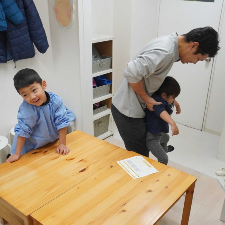 お友だち3組で貸切体験！泣いて笑って完成した手作りうどん 手打ちうどん作り体験教室 2025年12月 2.jpg – イリコスキー製麺所