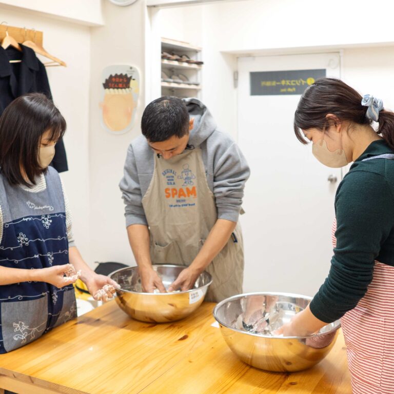 冬休み最終日に、大阪の大きなうどん屋さんがご来店 手打ちうどん作り体験教室 2026年1月 A6408479-1.jpg – イリコスキー製麺所